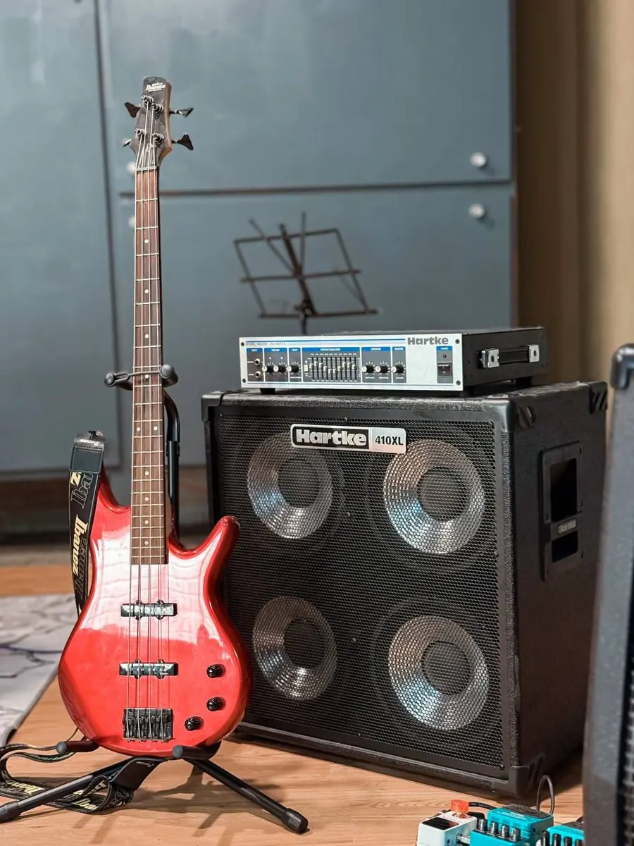 Bass guitar with Hartke bass amplifier
